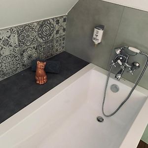 Pokój z łóżkiem king-size